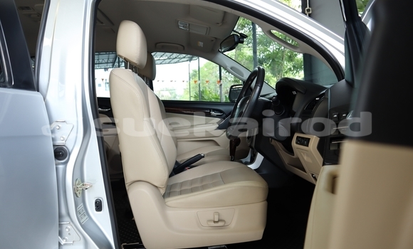 ซื้อ รถมือสอง Isuzu MU-X เงิน รถยนต์ ใน %{เมือง} ใน กรุงเทพมหานคร ซื้อ รถมือสอง Isuzu MU-X เงิน รถยนต์ ใน %{เมือง} ใน กรุงเทพมหานคร