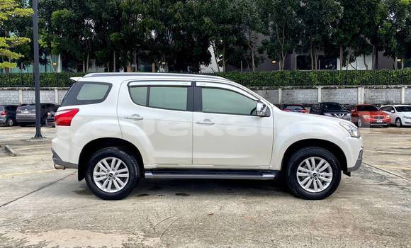 Buy Used Isuzu MU-X White Car in Bangkok in Bangkok Buy Used Isuzu MU-X White Car in Bangkok in Bangkok