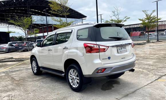 Buy Used Isuzu MU-X White Car in Bangkok in Bangkok Buy Used Isuzu MU-X White Car in Bangkok in Bangkok