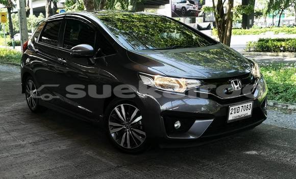 ซื้อ รถมือสอง Honda Jazz สีดำ รถยนต์ ใน %{เมือง} ใน กรุงเทพมหานคร