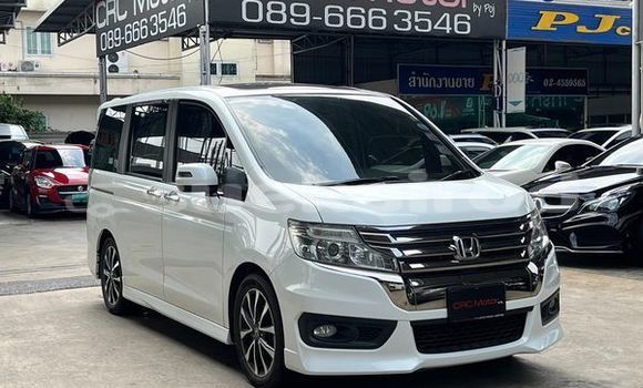 ซื้อ รถมือสอง Honda Stepwgn ขาว รถยนต์ ใน %{เมือง} ใน กรุงเทพมหานคร