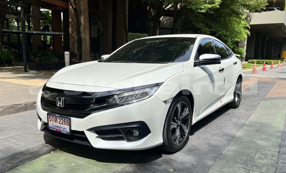 ซื้อ รถมือสอง Honda Civic ขาว รถยนต์ ใน %{เมือง} ใน กรุงเทพมหานคร