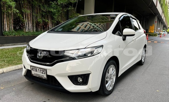 Buy Used Honda Jazz White Car in Bangkok in Bangkok