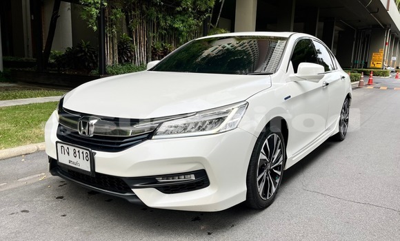 ซื้อ รถมือสอง Honda Accord ขาว รถยนต์ ใน %{เมือง} ใน กรุงเทพมหานคร