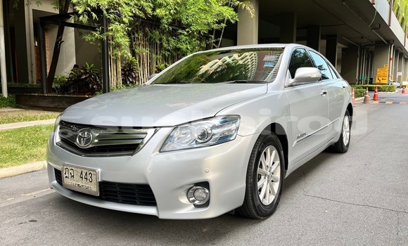 ซื้อ รถมือสอง Toyota Camry เงิน รถยนต์ ใน %{เมือง} ใน กรุงเทพมหานคร