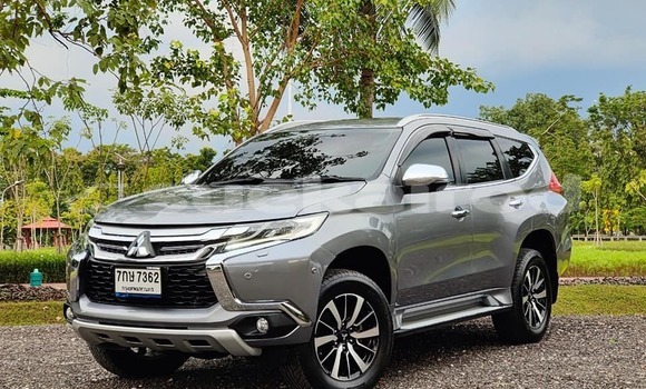 ซื้อ รถมือสอง Mitsubishi Pajero Sport เงิน รถยนต์ ใน %{เมือง} ใน กรุงเทพมหานคร