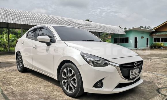 ซื้อ รถมือสอง Mazda Mazda 2 ขาว รถยนต์ ใน %{เมือง} ใน กรุงเทพมหานคร