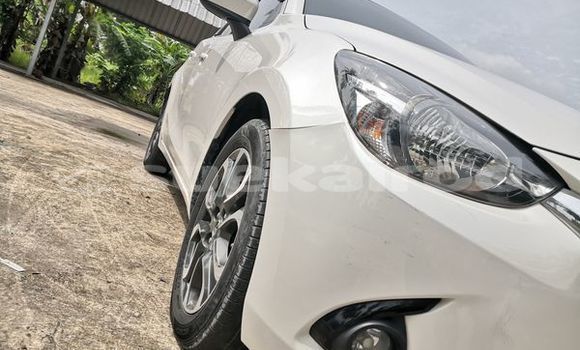 ซื้อ รถมือสอง Mazda Mazda 2 ขาว รถยนต์ ใน %{เมือง} ใน กรุงเทพมหานคร ซื้อ รถมือสอง Mazda Mazda 2 ขาว รถยนต์ ใน %{เมือง} ใน กรุงเทพมหานคร