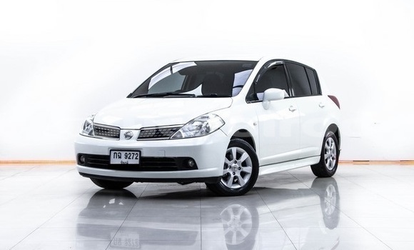 ซื้อ รถมือสอง Nissan Tiida ขาว รถยนต์ ใน %{เมือง} ใน กรุงเทพมหานคร