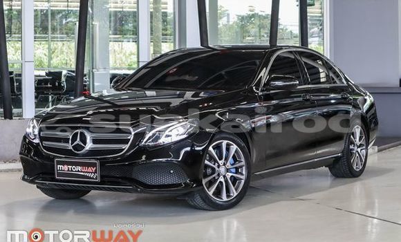 ซื้อ รถมือสอง Mercedes-Benz E-Classe สีดำ รถยนต์ ใน %{เมือง} ใน กรุงเทพมหานคร