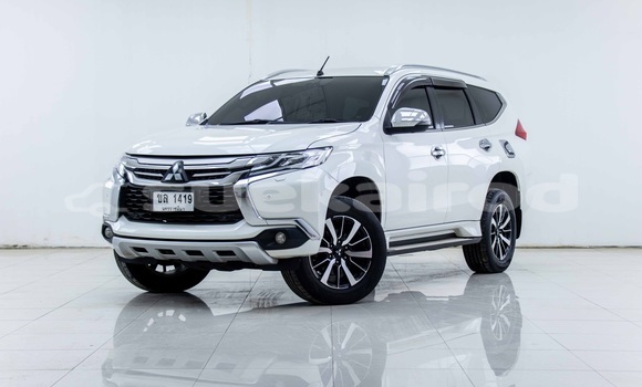 ซื้อ รถมือสอง Mitsubishi Pajero Sport ขาว รถยนต์ ใน %{เมือง} ใน กรุงเทพมหานคร