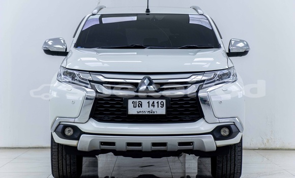 ซื้อ รถมือสอง Mitsubishi Pajero Sport ขาว รถยนต์ ใน %{เมือง} ใน กรุงเทพมหานคร ซื้อ รถมือสอง Mitsubishi Pajero Sport ขาว รถยนต์ ใน %{เมือง} ใน กรุงเทพมหานคร