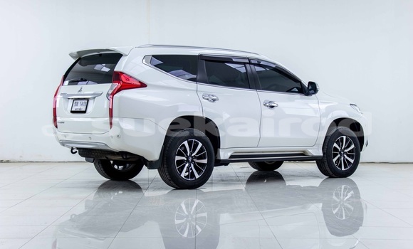 ซื้อ รถมือสอง Mitsubishi Pajero Sport ขาว รถยนต์ ใน %{เมือง} ใน กรุงเทพมหานคร ซื้อ รถมือสอง Mitsubishi Pajero Sport ขาว รถยนต์ ใน %{เมือง} ใน กรุงเทพมหานคร