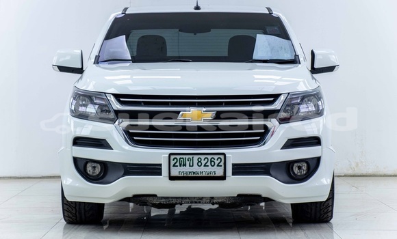 Buy Used Chevrolet Corolado White Car in Bangkok in Bangkok Buy Used Chevrolet Corolado White Car in Bangkok in Bangkok