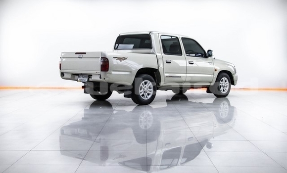 Buy Used Toyota Hilux Brown Car in Bangkok in Bangkok Buy Used Toyota Hilux Brown Car in Bangkok in Bangkok