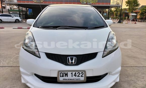ซื้อ รถมือสอง Honda Jazz ขาว รถยนต์ ใน %{เมือง} ใน กรุงเทพมหานคร