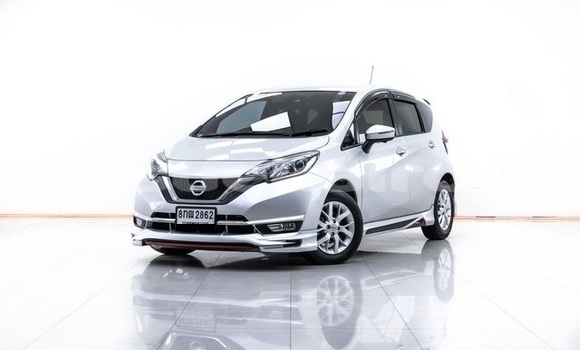 ซื้อ รถมือสอง Nissan Note อื่น ๆ รถยนต์ ใน %{เมือง} ใน กรุงเทพมหานคร