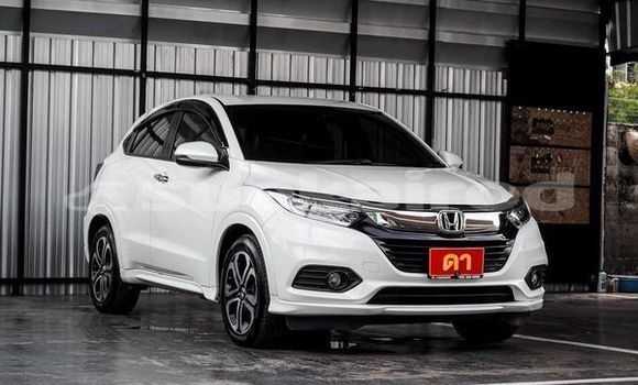 Buy Used Honda HR-V White Car in Bangkok in Bangkok Buy Used Honda HR-V White Car in Bangkok in Bangkok