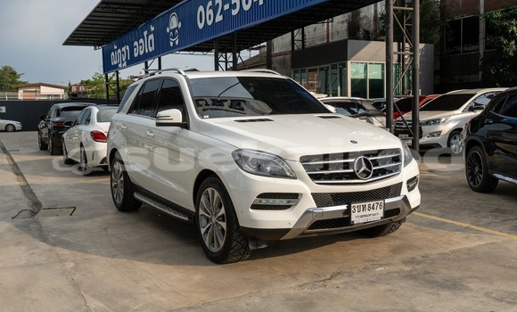 Buy Used Mercedes-Benz M-klasse White Car in Bangkok in Bangkok