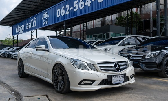 ซื้อ รถมือสอง Mercedes-Benz E-Classe ขาว รถยนต์ ใน %{เมือง} ใน กรุงเทพมหานคร