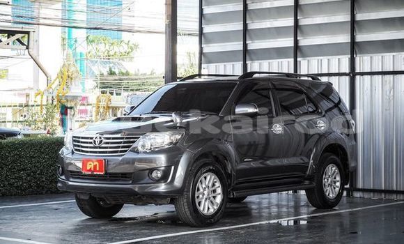 ซื้อ รถมือสอง Toyota Fortuner สีดำ รถยนต์ ใน %{เมือง} ใน กรุงเทพมหานคร
