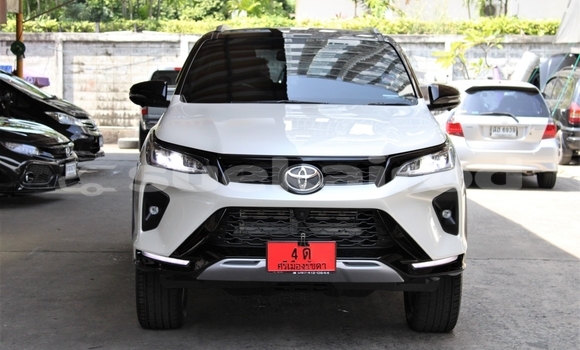 ซื้อ รถมือสอง Toyota Fortuner ขาว รถยนต์ ใน %{เมือง} ใน กรุงเทพมหานคร
