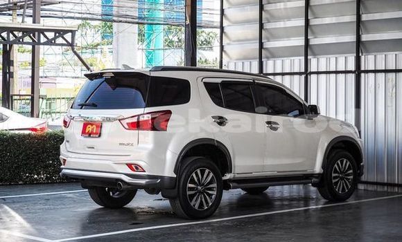 Buy Used Isuzu MU-X White Car in Bangkok in Bangkok Buy Used Isuzu MU-X White Car in Bangkok in Bangkok