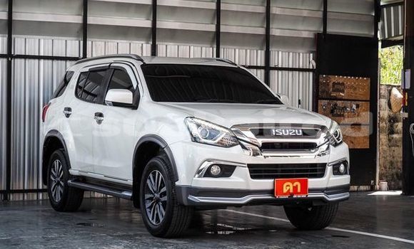 Buy Used Isuzu MU-X White Car in Bangkok in Bangkok Buy Used Isuzu MU-X White Car in Bangkok in Bangkok