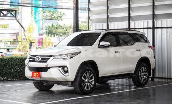 Buy Used Toyota Fortuner White Car in Bangkok in Bangkok