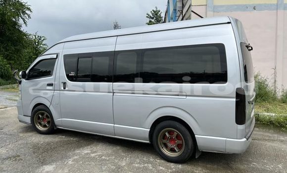 ซื้อ รถมือสอง Toyota Commuter เงิน รถยนต์ ใน %{เมือง} ใน กรุงเทพมหานคร