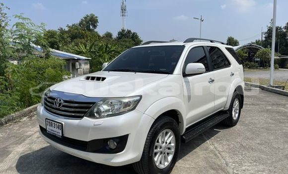Buy Used Toyota Fortuner White Car in Bangkok in Bangkok