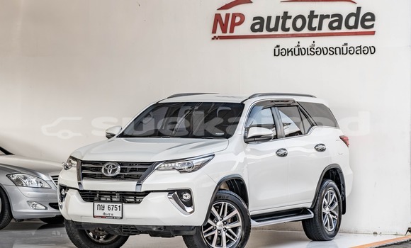 Buy Used Toyota Fortuner White Car in Bangkok in Bangkok