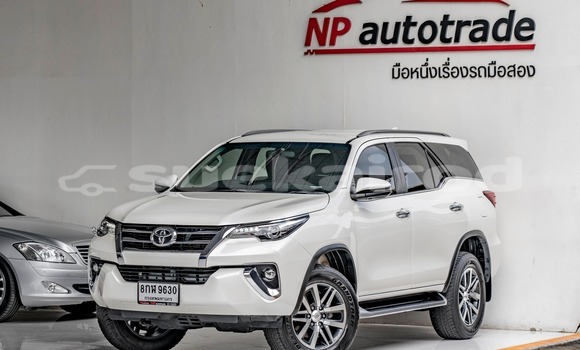Buy Used Toyota Fortuner White Car in Bangkok in Bangkok