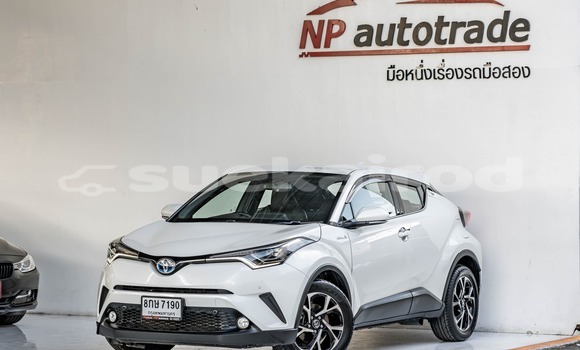 Buy Used Toyota Corolla Cross White Car in Bangkok in Bangkok