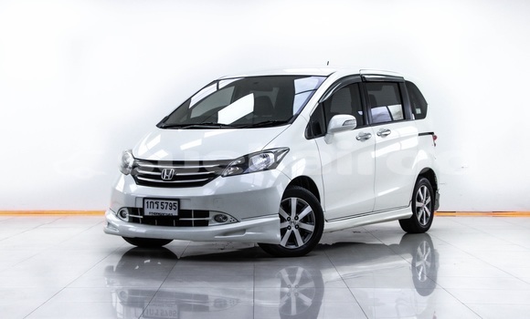 ซื้อ รถมือสอง Honda Freed ขาว รถยนต์ ใน %{เมือง} ใน กรุงเทพมหานคร