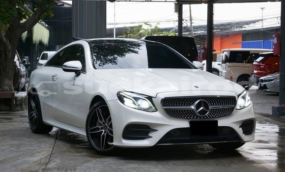 ซื้อ รถมือสอง Mercedes-Benz E-Classe ขาว รถยนต์ ใน %{เมือง} ใน กรุงเทพมหานคร ซื้อ รถมือสอง Mercedes-Benz E-Classe ขาว รถยนต์ ใน %{เมือง} ใน กรุงเทพมหานคร