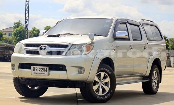 Buy Used Toyota Hiluxe VIGO Brown Car in Bangkok in Bangkok