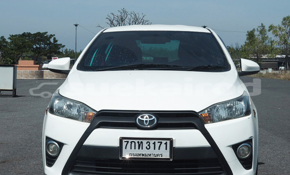 ซื้อ รถมือสอง Toyota Yaris ขาว รถยนต์ ใน %{เมือง} ใน กรุงเทพมหานคร