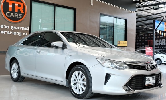 ซื้อ รถมือสอง Toyota Camry เงิน รถยนต์ ใน %{เมือง} ใน กรุงเทพมหานคร