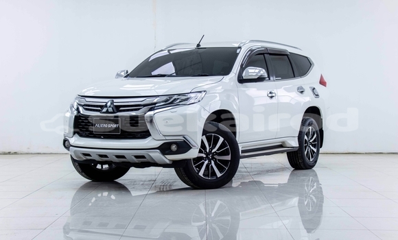 Buy Used Mitsubishi Pajero White Car in Bangkok in Bangkok Buy Used Mitsubishi Pajero White Car in Bangkok in Bangkok