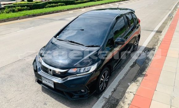 ซื้อ รถมือสอง Honda Jazz สีดำ รถยนต์ ใน %{เมือง} ใน กรุงเทพมหานคร