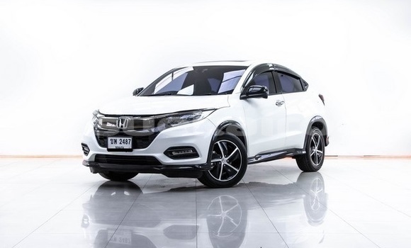 ซื้อ รถมือสอง Honda HR–V ขาว รถยนต์ ใน %{เมือง} ใน กรุงเทพมหานคร