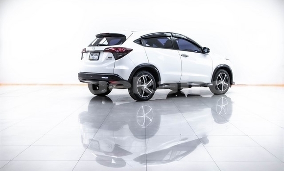 Buy Used Honda HRâV White Car in Bangkok in Bangkok Buy Used Honda HRâV White Car in Bangkok in Bangkok