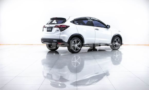 Buy Used Honda HR-V White Car in Bangkok in Bangkok Buy Used Honda HR-V White Car in Bangkok in Bangkok