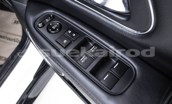 Buy Used Honda HR-V White Car in Bangkok in Bangkok Buy Used Honda HR-V White Car in Bangkok in Bangkok