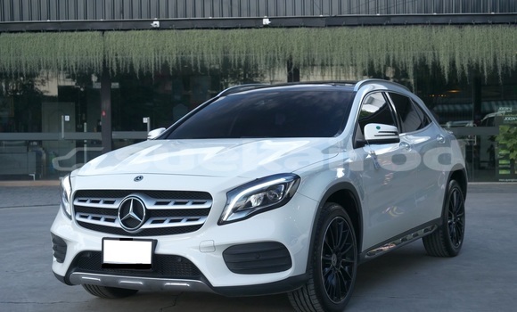 Buy Used Mercedes-Benz GLA-klasse White Car in Bangkok in Bangkok Buy Used Mercedes-Benz GLA-klasse White Car in Bangkok in Bangkok