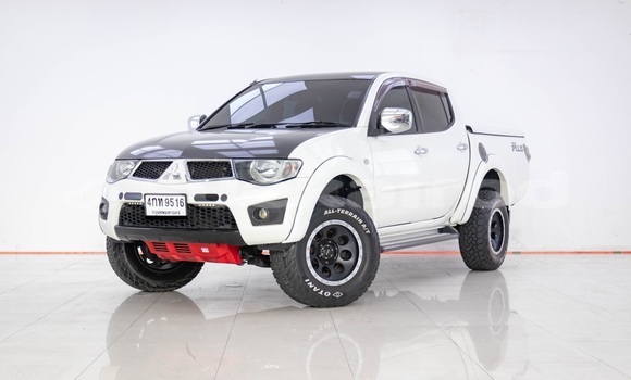 Buy Used Mitsubishi Triton White Car in Bangkok in Bangkok