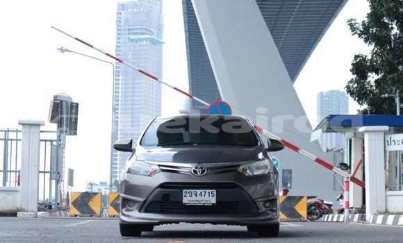 ซื้อ รถมือสอง Toyota Vios สีน้ำตาล รถยนต์ ใน %{เมือง} ใน กรุงเทพมหานคร