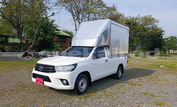 Buy Used Toyota Hiluxe Revo White Car in Bangkok in Bangkok