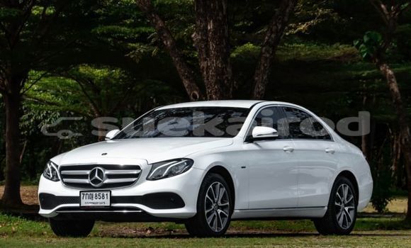 ซื้อ รถมือสอง Mercedes-Benz C-Classe ขาว รถยนต์ ใน %{เมือง} ใน กรุงเทพมหานคร